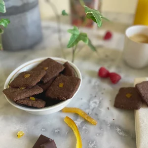 le précieux biscuit tout chocolat avec écorces d'orange confites fait maison