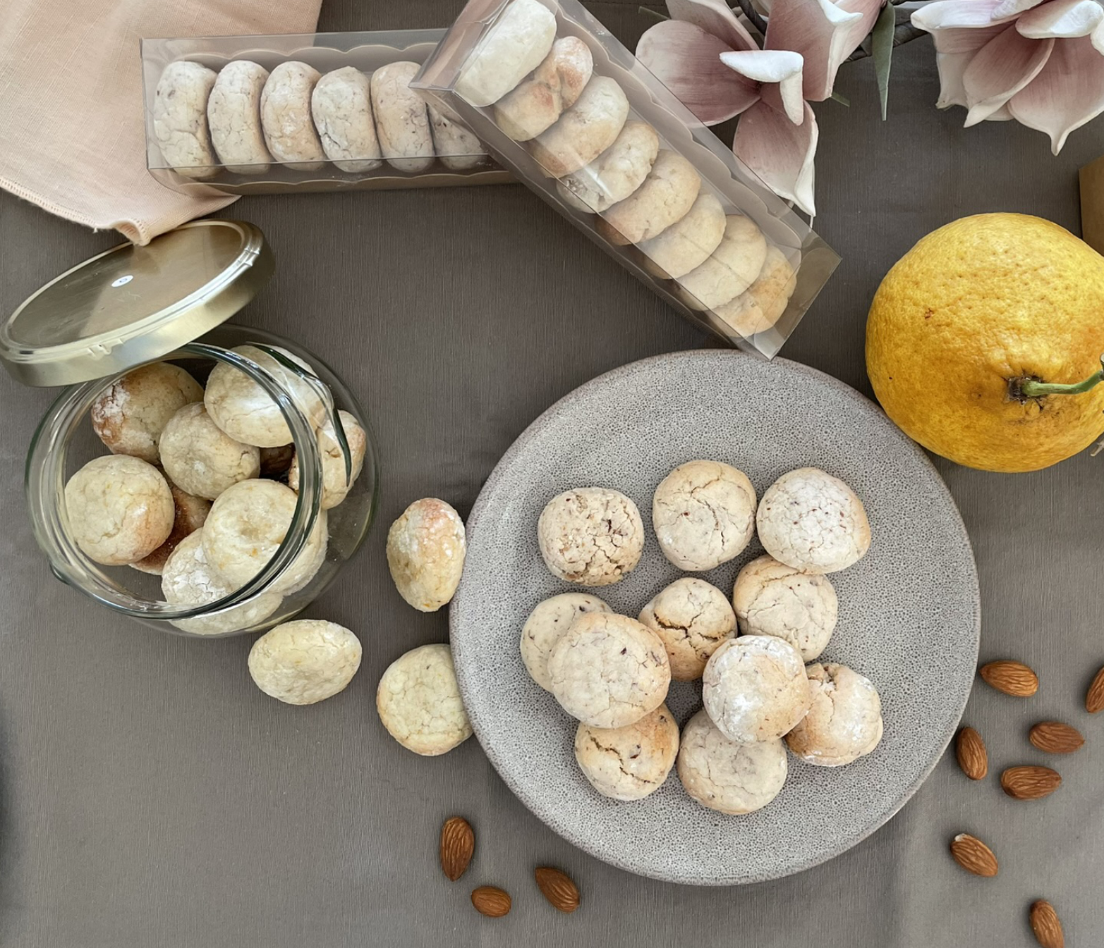 AmOretti sans gluten et sans lactose. Dans une barette joilemnet présentée ou dans un bocal